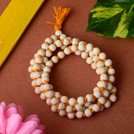 White Wooden Jaap Mala featuring smooth, light-colored beads strung together with a tassel, commonly used for meditation, mantra chanting, and spiritual practices. India’s Premium Jap Mala Store- www.japay.in